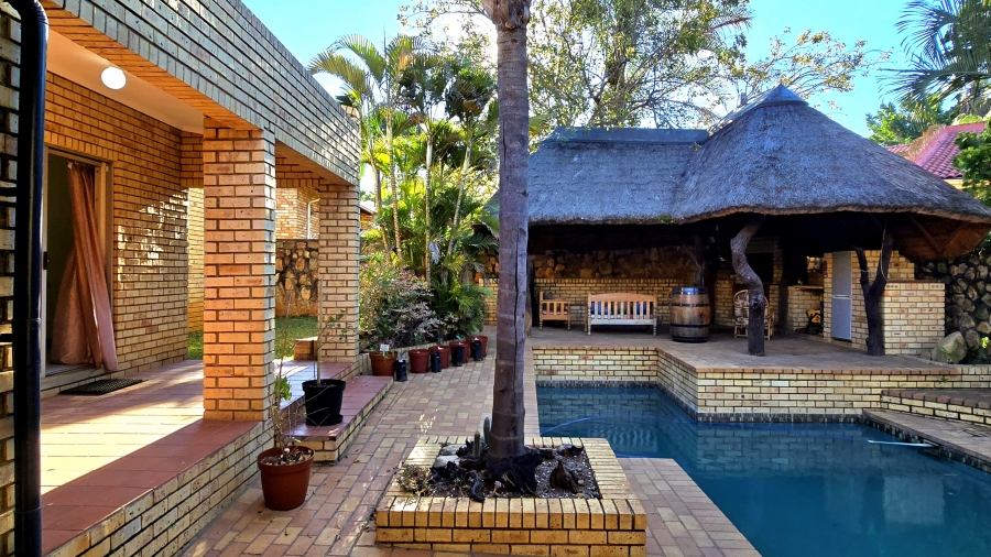 4 Bedroom Property for Sale in Geelhoutpark North West